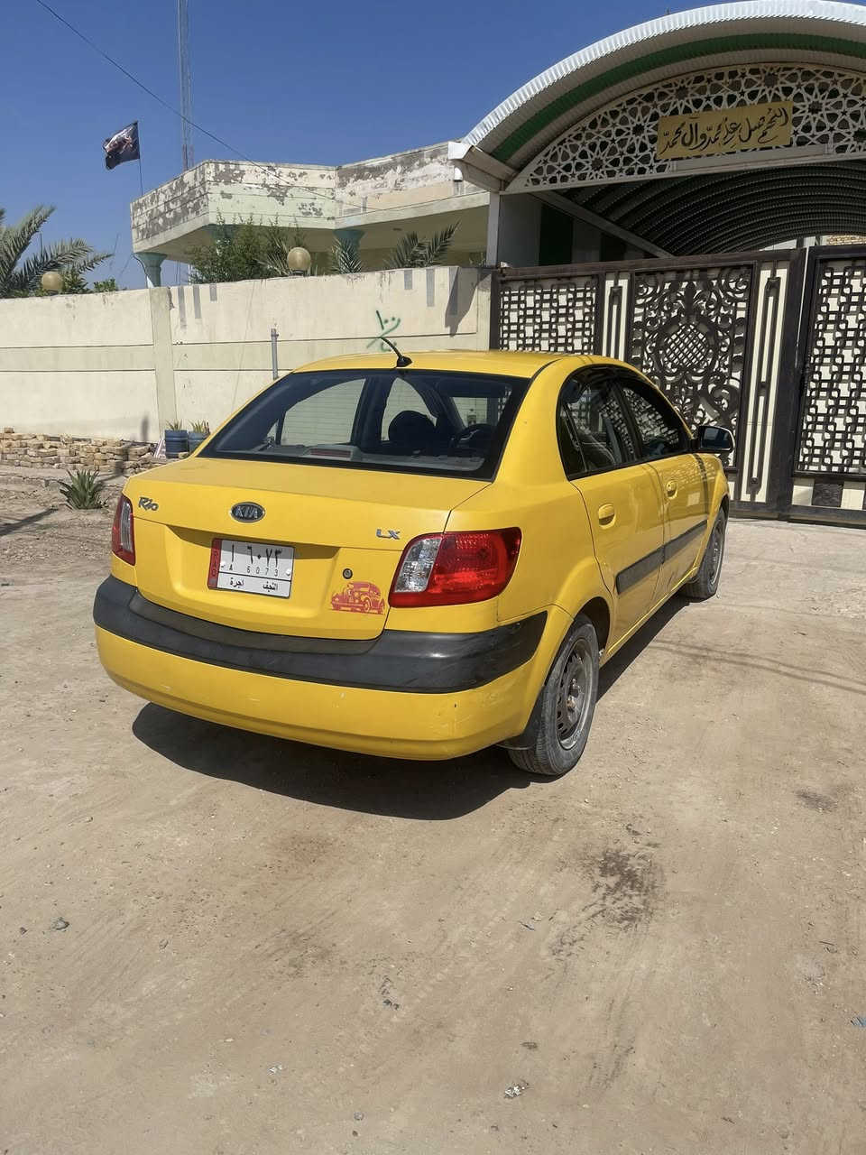 كيا ريو 2008 أمريكي ضربته جاملغ وباب جهة السايق تبريد شغال بيه خيط بخار  السياره باسمي السعر 68 وبيه مجال 
***********
