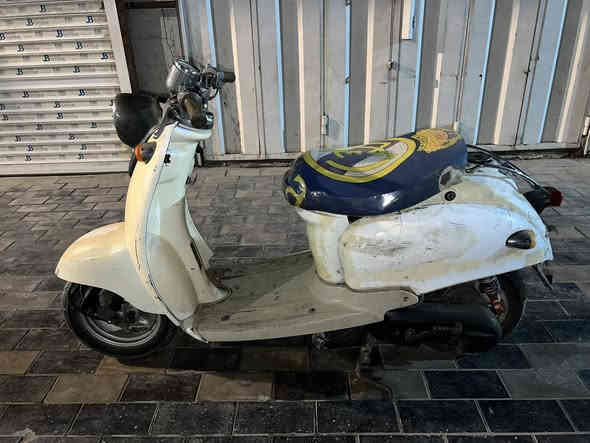 السلام عليكم كلاسك نثيه سرعه 60 مكينه مكفوله اكسل مكفول مكينه متسمع سوتها سلف هندر كهربائيات كلها شغاله اشاير كلها شغاله تايرات جدد استان شغال  ابريكات بلمكان لايت عالي ناصي  رايدها ب250وبيها مجال قليل  مكاني باب معظم رقمي ***********
