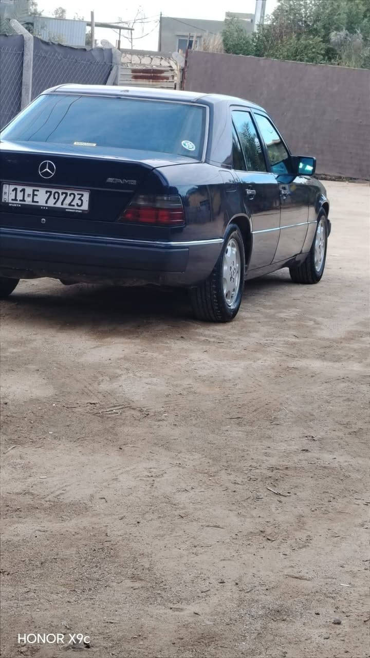 اخوان مكلف بنشر رجاء لحد يراسل مارد اتصل على صاحبها
سلام عليكم 
مرسيدس E300 
موديل 1991 أصل 
رقم بغداد دولي سنويه جديده مشروع وطني باسمي 
مواصفاتها 
تخم تاير جديد ✅
صدر جديد ✅
باتري جديد ✅
كهربائية كلها شغاله ✅
داخل جلد كله جديد ✅
كشنات تحكم كهربائي ✅
جام  4 كهربائي ✅ 
تبريد ثلج 🥶 
تدفئى شغاله نار 🔥 
قواعد دبل سليمات ✅
ويل بلادي ✅
سعرها 70 وبي مجال 
مكاني كربلاء 
رقم ***********
