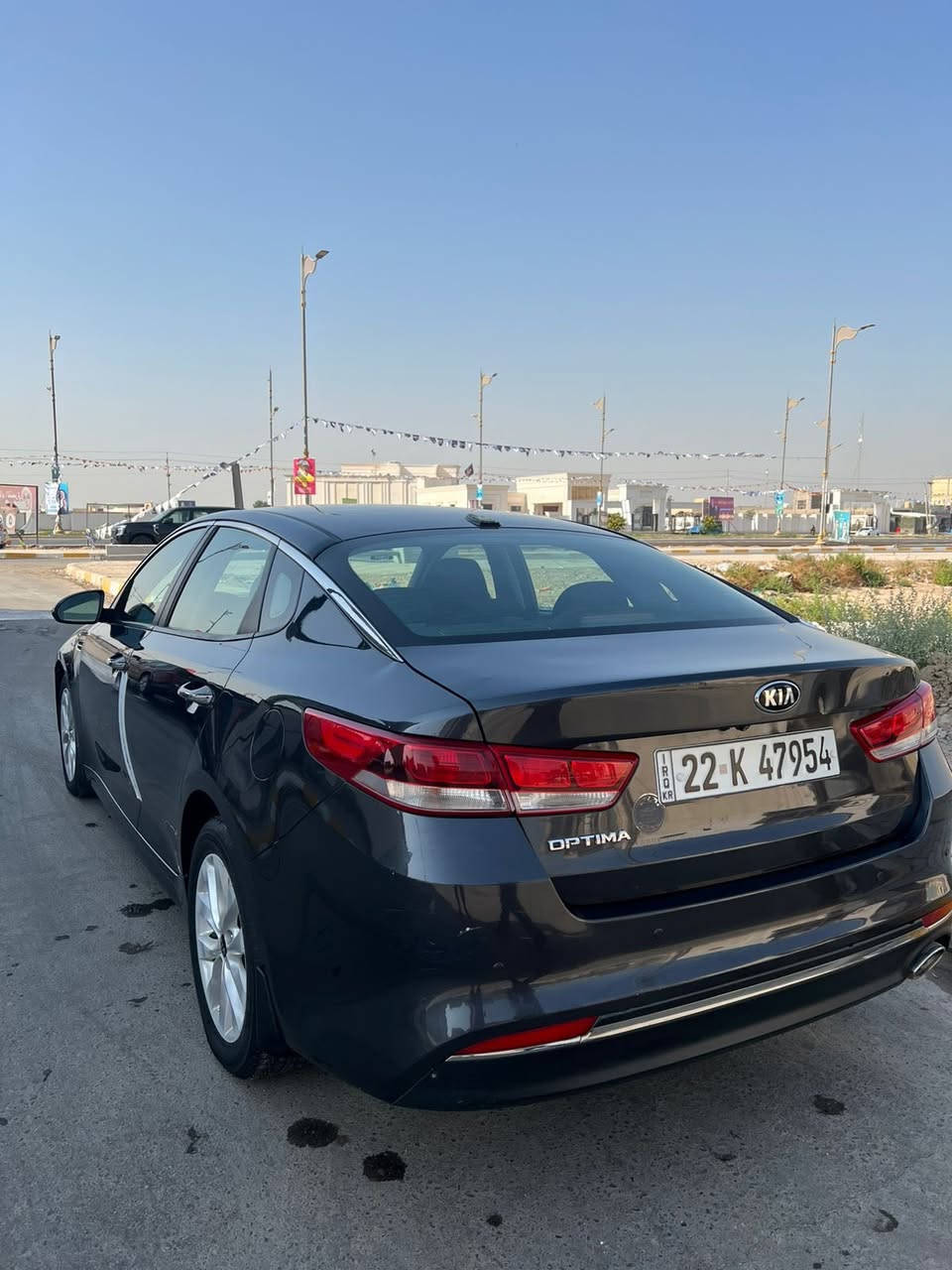 السلام عليكم للبيع اوبتيما م2017 بيها قطعتين صبغ الباقي كفاله السياره حلوه جديده ماشيه 111 محرك مفتوح كازكت مابي عيب سنويه جديده ورقم نص فول السعر 123 عنوان واسط الصويرة ***********
