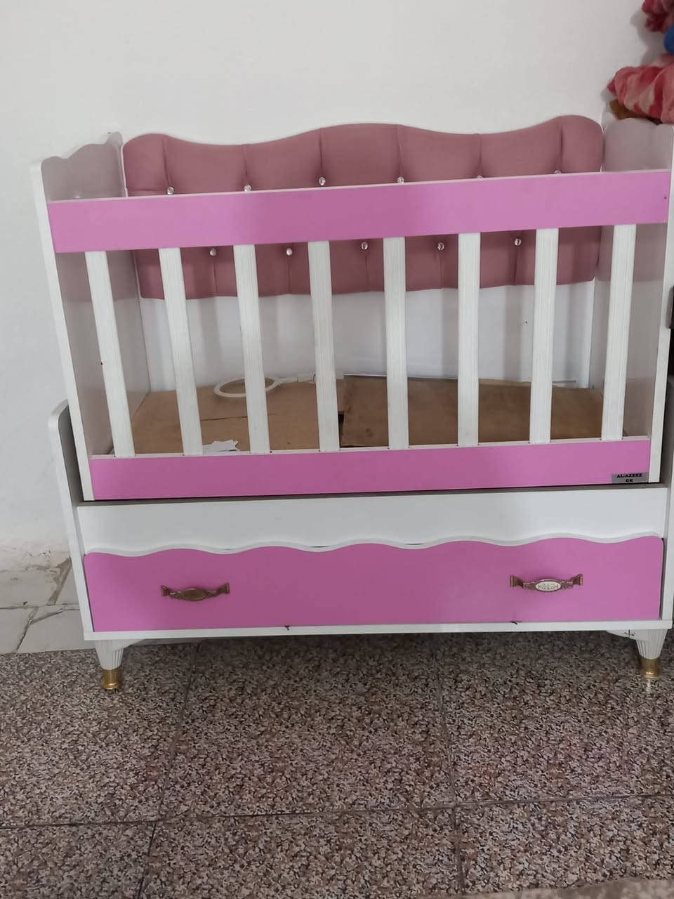 بلااااااااااااااش 
طخم قنفات تركي يحمل 10 نفرات مع طبلات 4 زجاج ثقيل نظيفة ب 250 ألف مع التوصيل + كاونتر مترين ونصف قطعتين ثقيل ب 75 ألف + كاروك ب75 ألف + طباخ 5 عيون شغال ب 75 ألف *********** العمارة حي العسكري قرب مدرسة المربد
