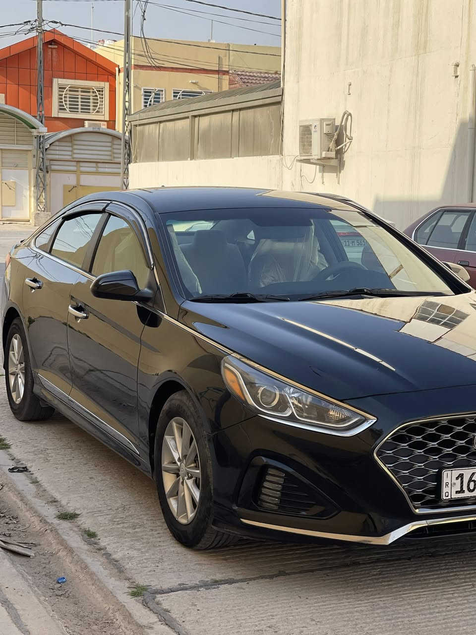 هيونداي سوناتا 2018
لون اسود رقم قادسية  حرة بأسمي 

مواصفات :-
محرك 2400

رادار جانبي 
شاشة كبيرة كامرة دوارة 
ويل كب حجم 16 
اشاير بالمري 
وباقي المواصفات المعروفة 

ماشية 110 الف 
الضرر :- بنيد مصبوغ نفسه 
مع صبغ بالجاملغ الايسر 
شواصي لغود حوض كلها كفالة 

السيارة حلوه وجاهزة ومابيها نقص السعر 130 مع المجال البسيط
 الشراي يتصل *********** 
وبالخدمة

مكانها بالنجف
