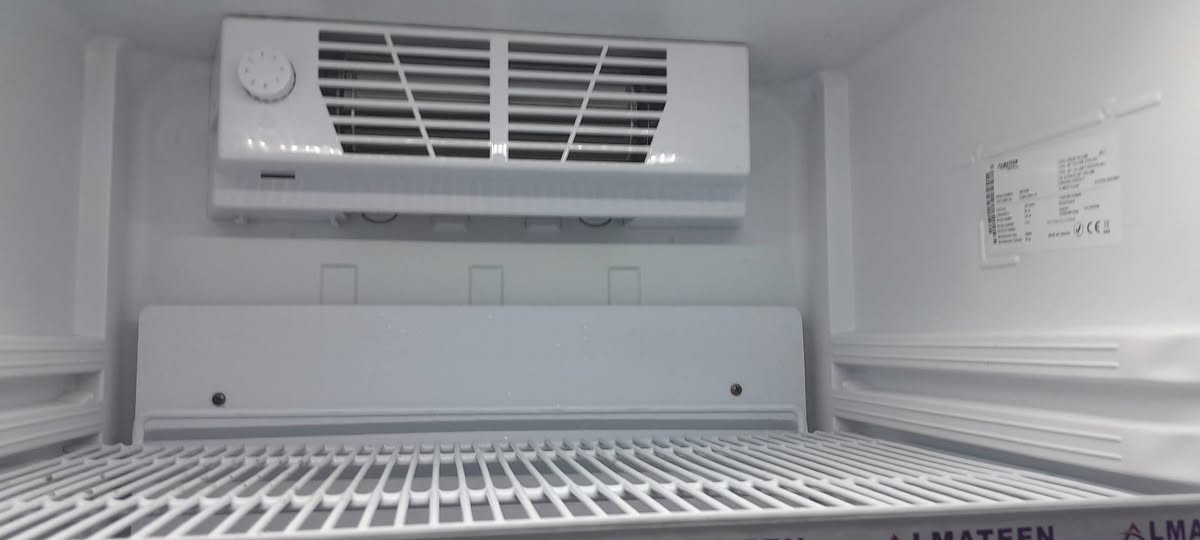 براد تركي استعمال شهر واحد درجه أوله فول تبريد مع ارفوف للبيع البراد سعره ٥٠٠ الف والرفوف سعرهن ٤٠ الف اي ستفسار ***********
