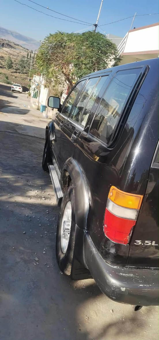 ئایسوزو مۆدێل 2000 كامل بؤياخ بو جواني  ده عمي نييه ماڵی خۆمانە اۆتۆماتیکه سەیارەکە ماڵی دۆستە زۆر پاک و خاوێنە چوار تایەی تازەی لەژێردایە ڕەقەم سليمانيه به شه رتي گيرو مه كينه و ته حويلو خه رامه و براوه
ته له فون بؤ خؤي بكه ن *********** السليمانية, العراق
