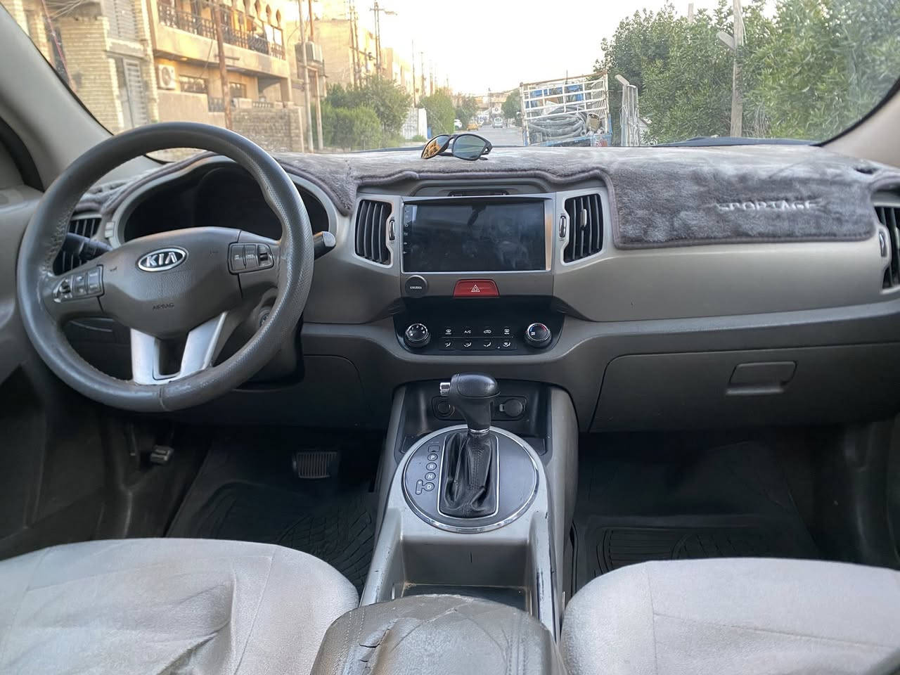 سبورتج موديل ٢٠١١ خليجي
بيها قطعتين صبغ باب خلفي وجاملغ امامي
سياره ترايها حلو مناقصها اي شي 
***********
العنوان - حي الجهاد - الاطباء
