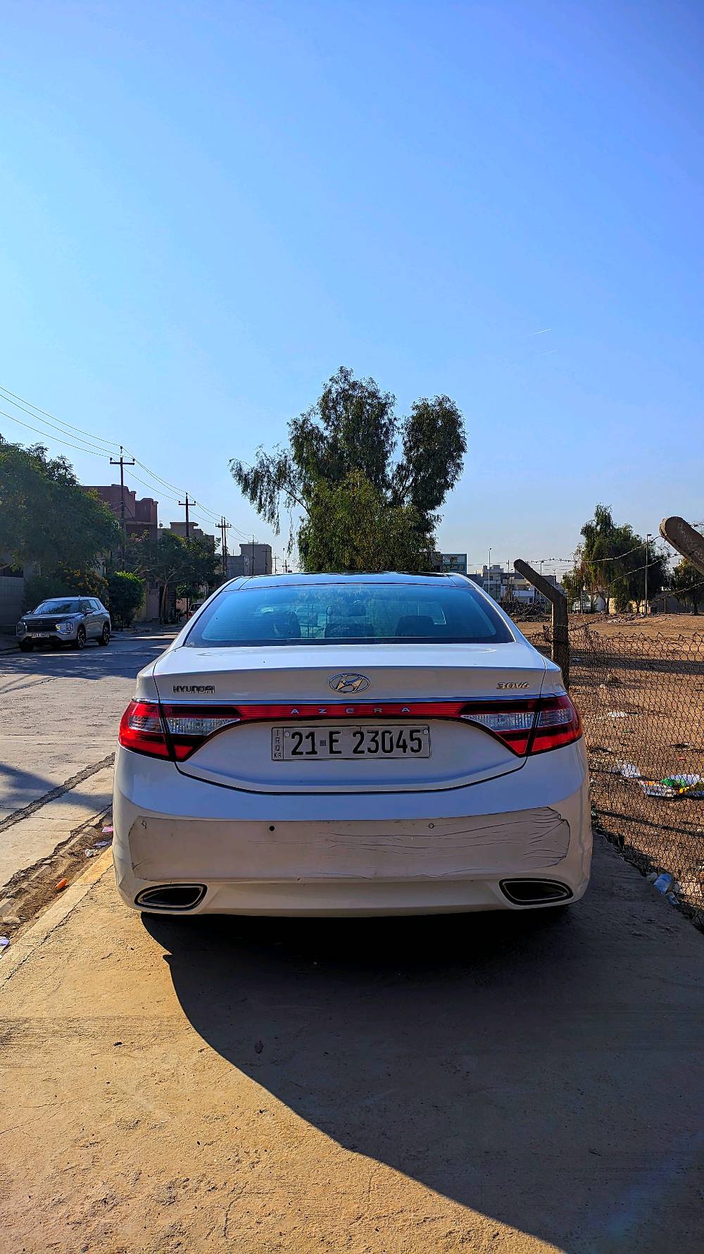 ازيرا ٢٠١٤ كلين تايتل خليجي كفالة بدون صبغ بدون تبديل كير + محرك كفالة ماشية ١٣٣ السعر ١٥٠
ممكن تذكرلنا الفئة/الدرجة بالضبط للوازره؟ وهل هي ٣.٠ أو ٣.٣، وشنو المواصفات الإضافية بيها مثل فتحة/بانوراما أو شاشة وكاميرا؟: 
3.0 بانوراما
وين مكان السيارة حالياً بأي محافظة/منطقة؟ وهل البيع مباشر لو أكو إمكانية تبديل بسيارة ثانية؟: 
كركوك بيع فقط
بالنسبة للصيانة، شنو آخر شغل تم عليها؟ وهل المكينة والقير والحرارة شغالات تمام وما بيها أي ملاحظات أو تهريب؟: 
السيارة بحالة ممتازة
التواير والبطارية شكد وضعهن تقريباً؟ وإذا أكو أي ملاحظات بسيطة بالهيكل أو الداخلية، تحب تذكرها حتى تكون المعلومة كاملة للمشتري؟: 
لا يوجد شيء يستحق الذكر