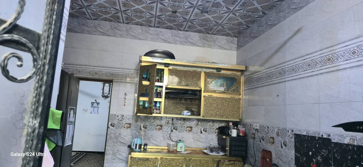 بيت للبيت مساحه 120 متر بناء جديد حديث مكون غرفه نوم صاله استقبال خارجي مطبخ صحيات كراج سياره عنوان ابي الخصيب طرزاويه نهر خوز قريب للعوجه وقريب للشارع كلش مثل ماموظح بالصور منطقه روعه وناس ذهب البيت طابو زراعي ماليه حق التصرف سند 23
نسخه من طابو وكاله من صاحب الارض 
بيت بيع او مراوس مع بيت اكبر وندفع فرق حسب الاتفاق والقناعه  والمعاينه
السعر 50 قابل للتفاوض 
استفسار ***********
