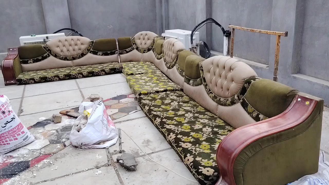 ديوان البيع ١٠ مقاعد نضيف ومرتب عنوان الكوفه رقم لهاتف ***********
