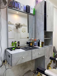 ميز حلاقه • ان دي اف مستعمل • بجرارات ومرايه جبيره