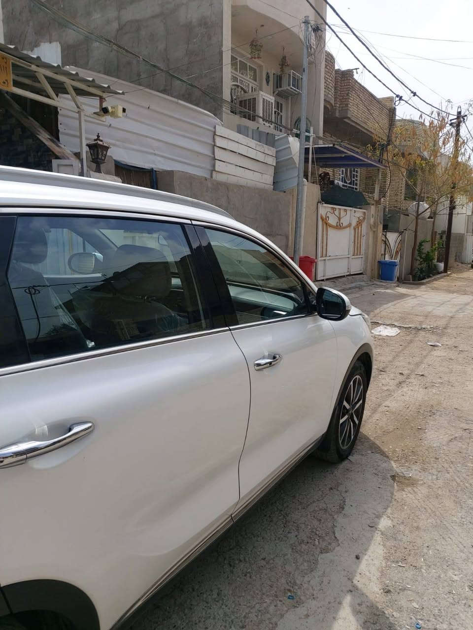 السلام عليكم 
سورينتو موديل ٢٠١٧
سته سلندر ٣ونص
مكفوله كفاله عامه عدى البارد موضح بالسونار مرفق مع المنشور 
٧ راكب تبريد 3 قطع، حساسات 360 درجة، كشنات كهرباء. بصمه 
معروفه مواصفات السورينتو فول عدى البانوراما سياره باسمي تحويل مباشر 
السعر ٢٣٥$ بيها مجال بسيط جداً حق الجيه لا اكثر
عنواني بغداد البياع 
غير متواجد على الفيس بوك 
هـ/‏‪***********‬‏
اتصال او واتس آب بغداد, العراق
