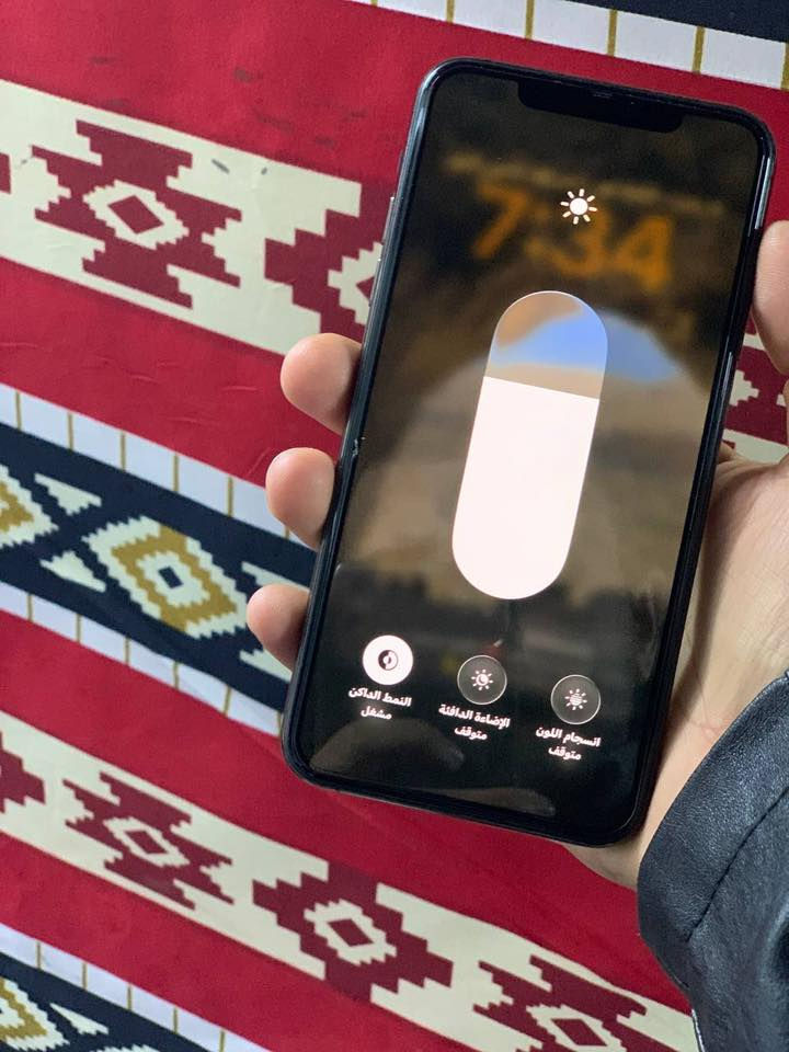 ايفون 11 برو ماكس امريكي مع كارتونه
بطارية 89 
الجهاز نظيف وما مفتوح 
فقط نقطه تطلع بالتصوير بالكامره ال1x
 سعر 350 
***********
