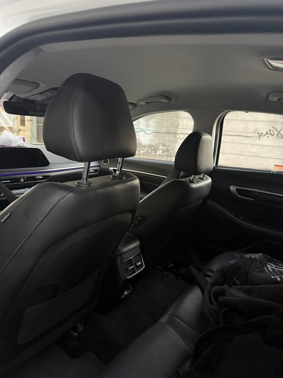 سوناتا هايبرد 2023
ماشيه 28

• محرك 2000 هايبرد

• 6وضعيات قيادة 

•  بصمة  (أبواب، تشغيل، جنطة).

•  التشغيل عن بعد.

• رادار أمامي ورادار جانبي (نقاط عمياء).

. تنبيه الخروج عن المسار 

• نظام التوقف الذاتي ونظام تحديد المسار.

• شفتات تحكم بالسرعة خلف المقود (ستيرن).

• لايت زنون (عالي وناصي) بنظام 4 عدسات.

• نظام أوتو هولد (Auto Hold) وسايد بريك إلكتروني (دكمة).

• شاشة كبيرة مع كاميرا خلفية دوارة.160 

• نظام تكييف قطعتين مع تحكم منفصل.

• صندوق ذكي يفتح تلقائياً عند الاقتراب من السيارة.

• إشارات بالمرايا الجانبية وويل كب بلادي.

وبعد بيه مواصفات هواي

 سعر 178 وبيه مجال بصيط مكانه ديالى 

***********
•
