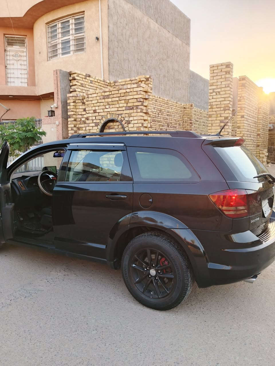 سلام عليكم دوج جورني 2010 السياره نضيفه
المواصفات

كشنات جلد

كشنات كهرباء 

حساس خلفي 

كامره اماميه خلفيه

خزن اماكن سريه

تبريد ثلج 

V6 محرك3.5

المكان الحله مركز للاتصال ***********
سعره 95
