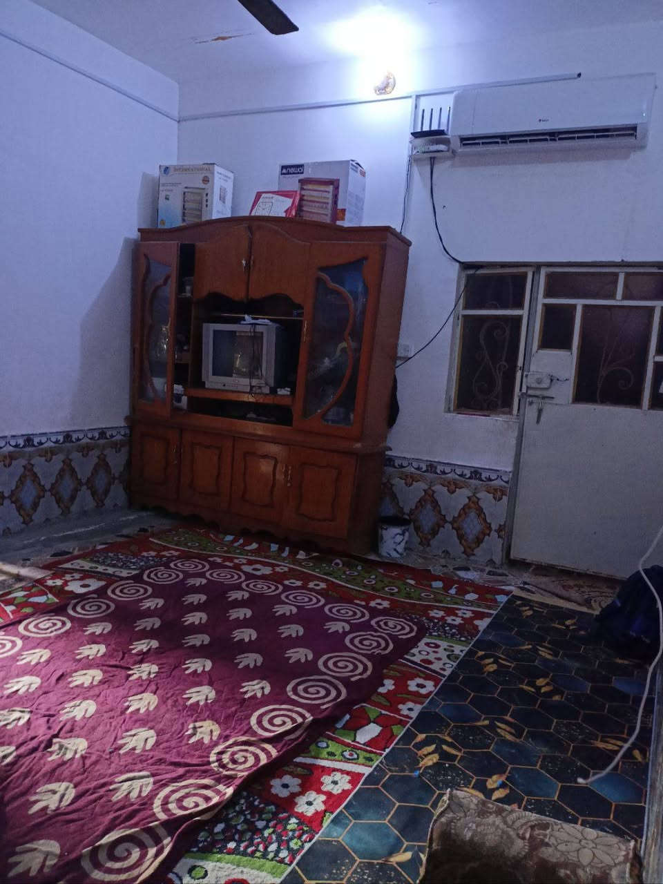 بيت للبيع مساحه 100 بيت نضيف ومرتب

عنوان ناصريه منطقه سديناويه العصوم 

الخدمات مجاري رئيسيه والمحوله بشارعك 

والماي بشارعك عرض الشارع 12 متر

السعر 38 وبي مجال

    الهاتف             ***********

