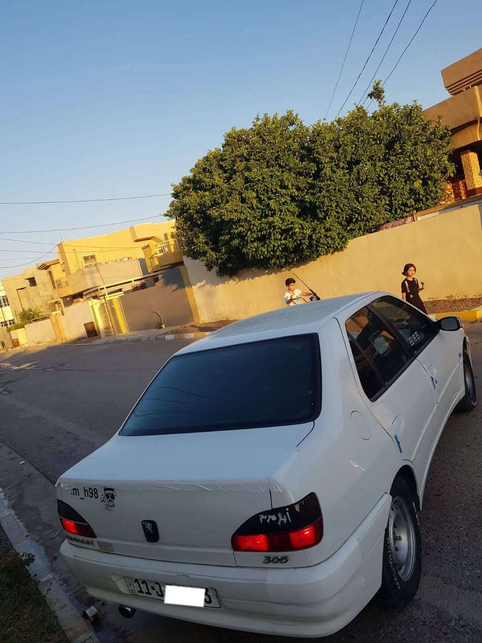 السلام عليكم ورحمة الله للبيع بيجو 306 رقم بغداد دولي شرط التحويل نضيفه صبغ فقط البونيد بدون ضربه شرط و الباقي كلين ولا شخط تايرات جديد محرك كير جديد كلها جديده السياره ايرباك سليم السياره مكفوله كفاله عامه عن الضربه و الصبغ و المعجون ماعدا البونيد 
السعر المطلوب 58  مكانها الشرقاط
رقم الهاتف ***********

