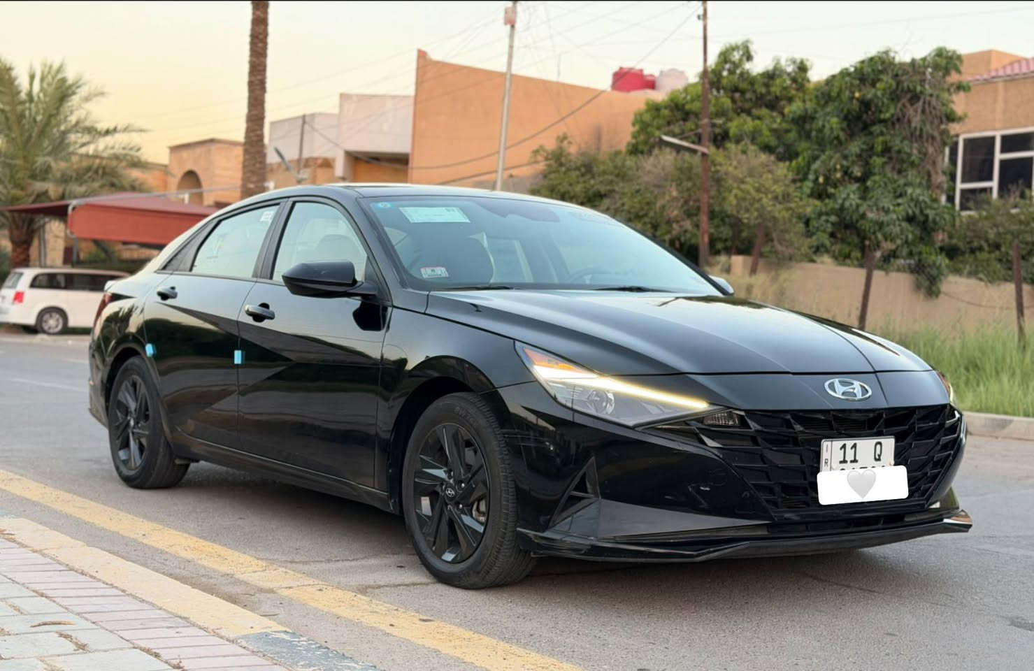 السلام عليكم
النترا ٢٠٢٣ 
وارد امريكي 
مواصفات
بصمة تشغيل 
بصمة ابواب
شاشة 
تحكمات ستيرن 
رادرات جانبية 
رادار امامي 
كامرة خلفية
تبريد ثلج
لايت لد 
محرك ٢٠٠٠ دوش
ماشية ١٦ حقيقي 
بجم كبس بدون ايرباك 
 بدون صبغ فقط بارد جاملغ خلفي السيارة بدون تبديل كلها ليبل واحد حلوة وجاهزة 
رقم بغداد الجديد بأسمي 
السعر ١٣٨ ورقة 
العنوان بغداد حي الجامعة 
الرقم ***********
