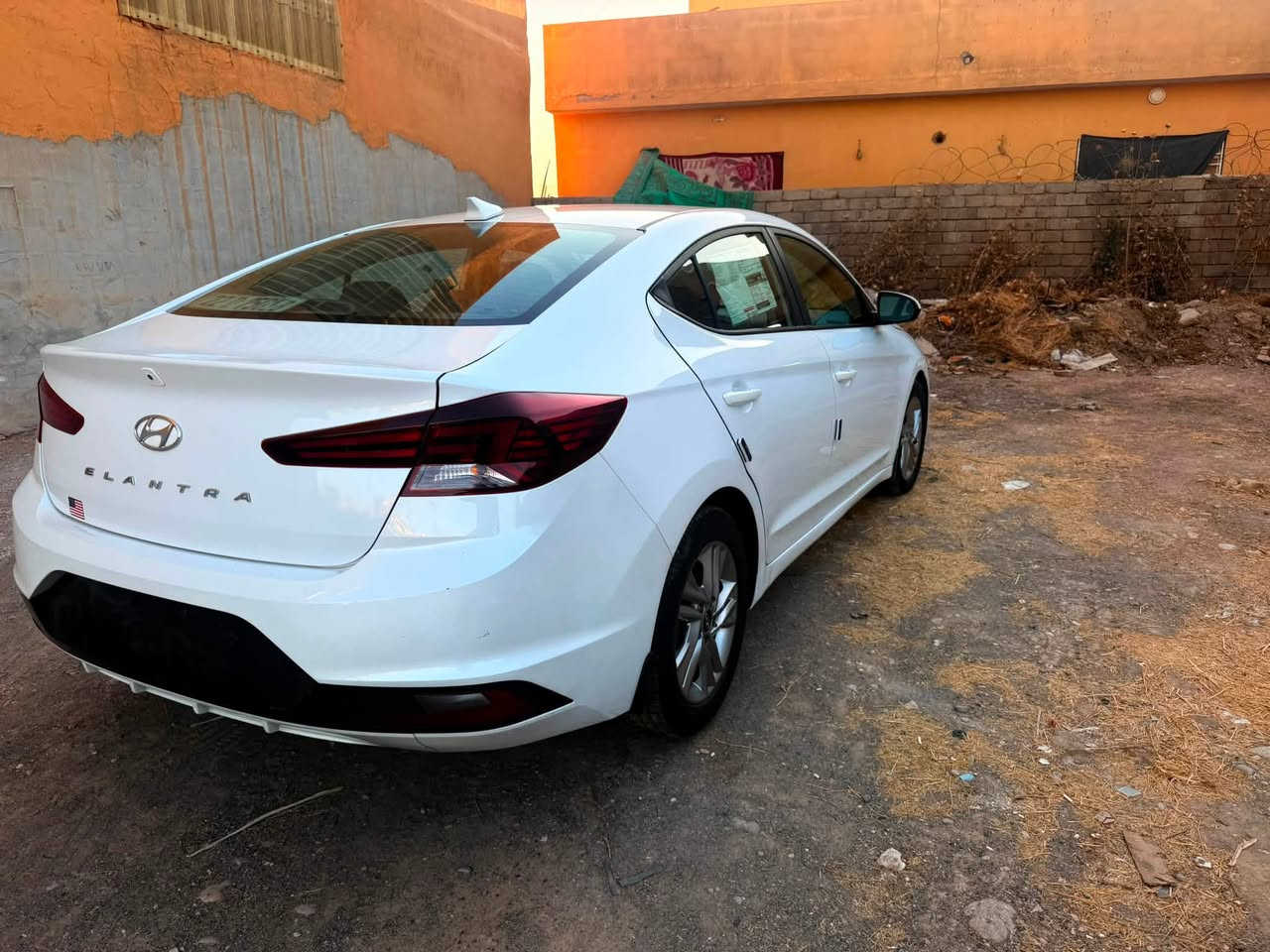 النترا 2020
رقم اربيل الجديد
ماشية 66 الف
محرك 20 دوش المرغوب
موصفات SEL نص فول 
تبريد بيانو منفصل الجهتين
شاشة كبيرة
رادار جانبي
رادار امامي
رادار خلفي
توقف ذاتي
تحديد مسار 
ضرر حافة بنيد معجون والباقي كفالة 100‎%
السعر خاص
*********** واتس اب + اتصال
*********** اتصال فقط

