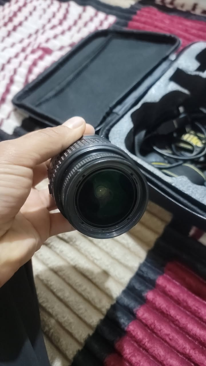 كامره نيكون للبيع
كامره نيكون 5200D  
كامره نضيفه كما موضح بلصور 
الكامره شرط الفحص مابيه اي مشكله او خلل كفاله 
بيه عدسه الكت الاصليه 18 55
(الملحقات) 
1-عدسه 18-55
2-بطارية
3-واير لنقل الصور من الكامره للهاتف
5-رام 16كيكا 
6-جنطه
7-شاحنه بطاريات 
8-حزام لحمل الكامره
ب300 الف 

*********** للتواصل
