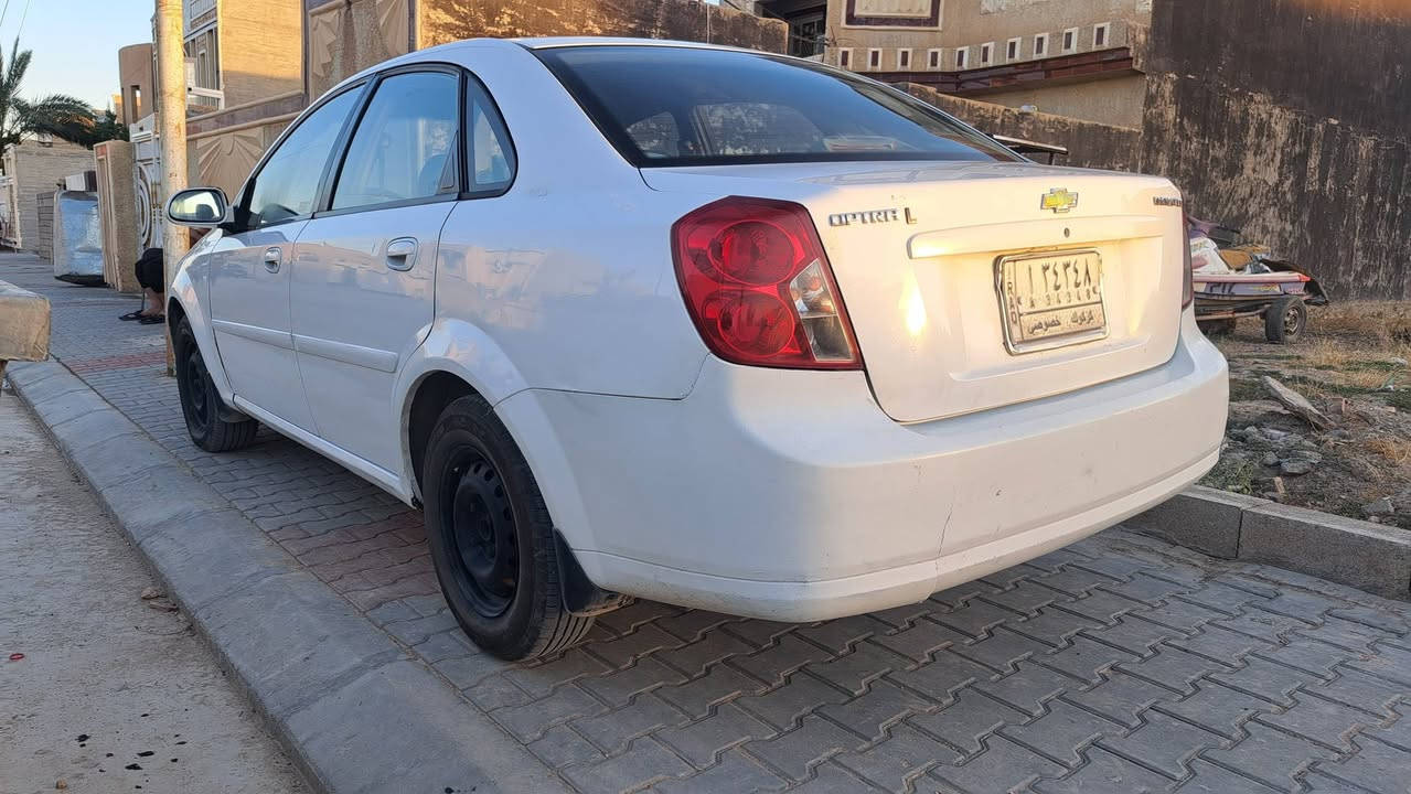 للبيع
اوبتره موديل 2004 
جاهزه تبريد ثلج بيها صبغ 
سعر 63
***********
