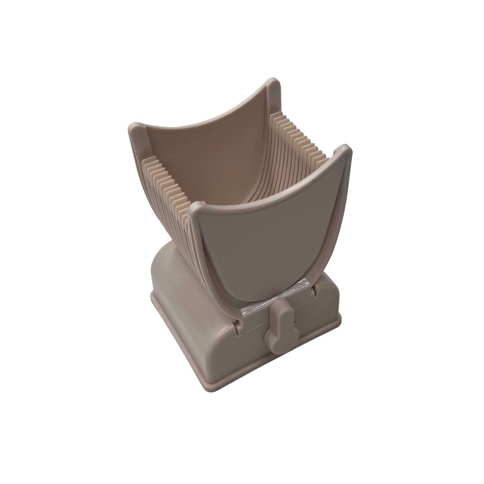 قطّاعة اللحم الطازج متعددة الشفرات – Fresh Meat Slicer
أداة مطبخ مخصّصة لتقطيع اللحم الطازج بسرعة وبشكل متساوٍ، مصممة للاستخدام اليدوي السهل داخل المطبخ.

• مخصّصة لتقطيع اللحم الطازج (Fresh Meat)

• تقطيع سريع بعدة شرائح في ضغطة واحدة (حتى 18 قطعة في القطع الواحد)

• تصميم متعدد الشفرات بزاوية حادة 8°

• إمكانية الحصول على أشكال تقطيع مختلفة حسب الاستخدام

• تثبيت قوي بواسطة قاعدة شفط للاستخدام الآمن

• تشغيل يدوي بدون حاجة للكهرباء

• الاستخدام: تقطيع اللحم الطازج، التقطيع، الفرم
• عدد القطع في القطع الواحد: 18 قطعة
• زاوية حافة الشفرات: 8°
• سماكة التقطيع:
 • 4 مم شرائح
 • 4 مم شرائط سميكة
 • 2 مم شرائح رفيعة
• الخامة:
 • الجسم: ABS
 • الشفرات: ستانلس ستيل 420
• التثبيت: قاعدة شفط (Suction Base)
• طريقة التشغيل: يدوي

محتويات العلبة
• قاعدة تقطيع (Knife Bank)
• حامل السكاكين
• وحدة الشفرات
• غطاء الشفرات
• فرشاة تنظيف
السعر 25


**إذا كنت صاحب هذا الإعلان وتريد حذفه لأي سبب، رجاءا أرسل رسالة إلى الدعم الفني**