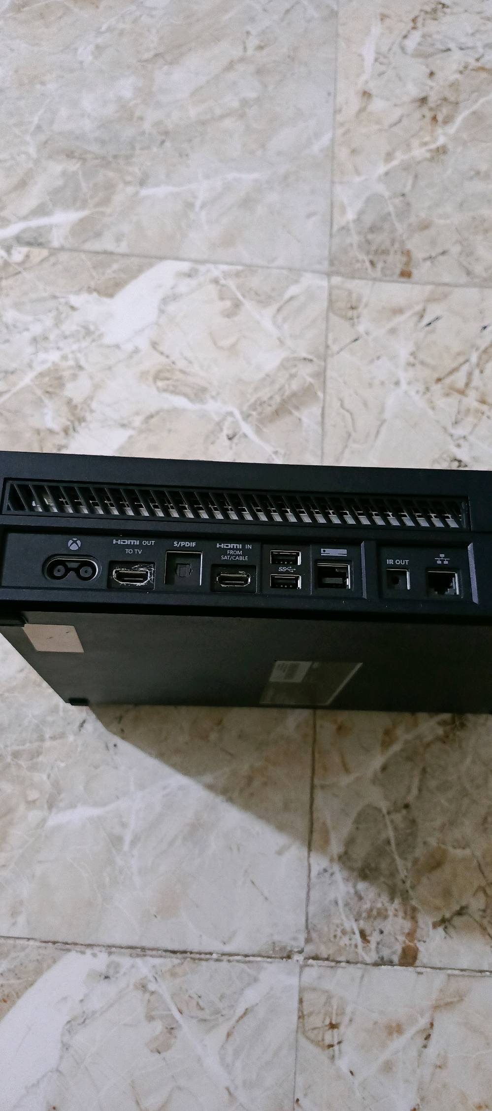 إكس بوكس ون فات ويا خمس العاب بيس26او العاب حرب اسلحه او ويا جوستك عدد 1المكان فضليه قرب بنزين خانه 