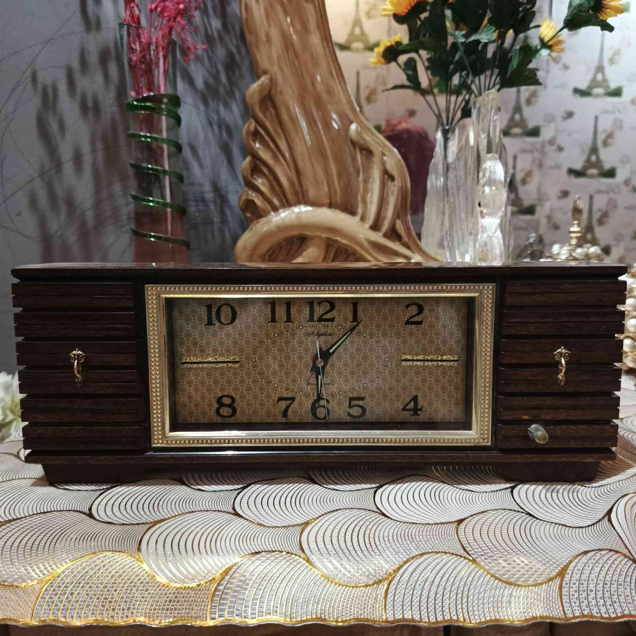 السلام عليكم ساعة صنع ياباني ريتم
استلام اسواق المركزية انتاج الثمانينات
جداً جداً نظيفه يوجد تصوير فديو لتشغيلها تكويك منبه موسيقه السعر 55 للستفسار عل خاص يوجد توصيل 
***********
