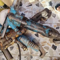 جكات واحد يشتغل وثنين يرادلهن تنضيف 07752709152