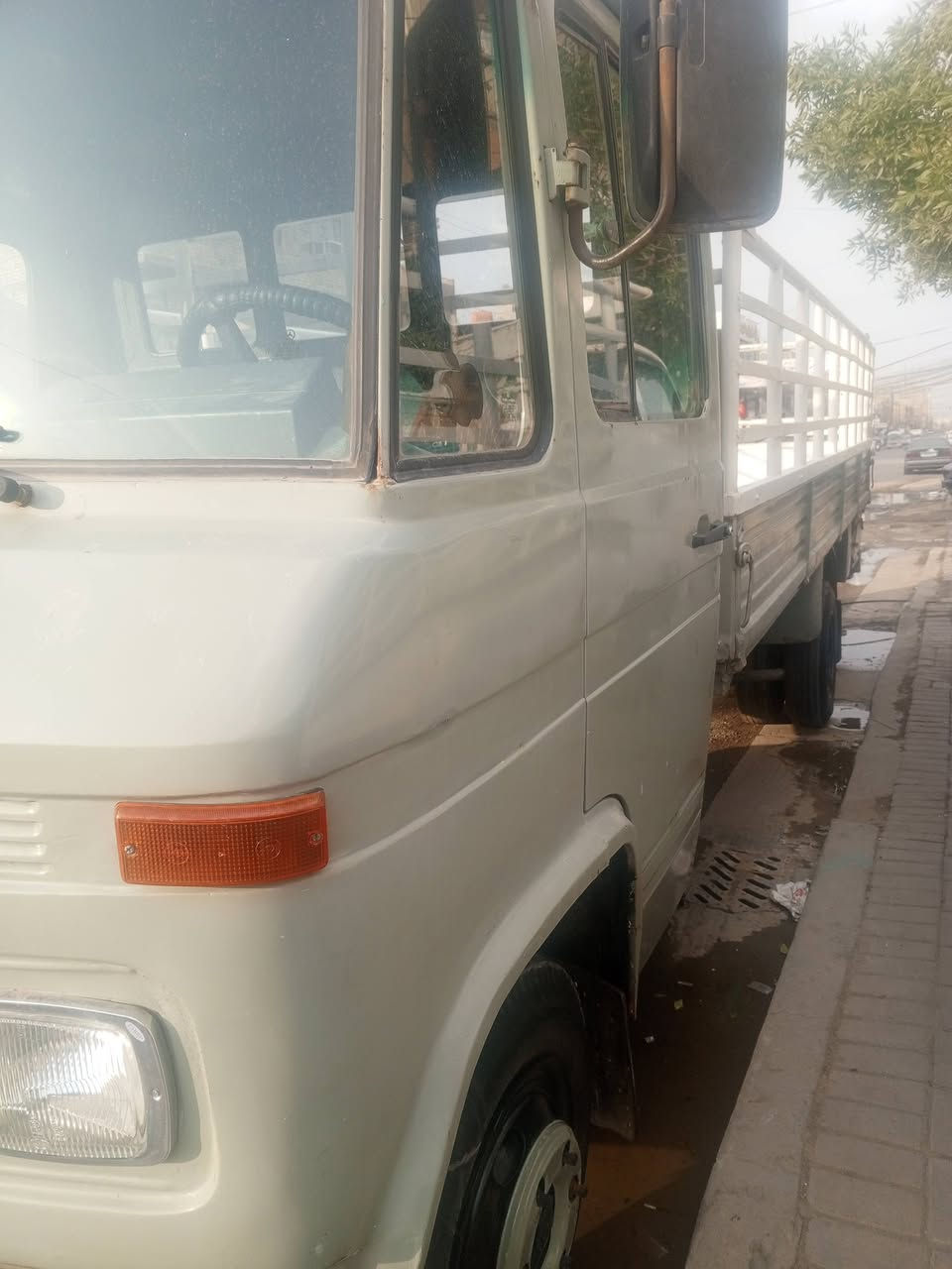 سلام عليكم مارسدس اخرس للبيع  ورشه بلادي اكسن ابو دب مكينه جديده حداديه جديده دوشمه جديده كهربائيات       كله شغاله تخم تاير سياره مناقصه اي شي كبل للشارع رقم انكليزي تحويل ثاني يوم بسمك السعر تسع مليون للاتصال ***********
