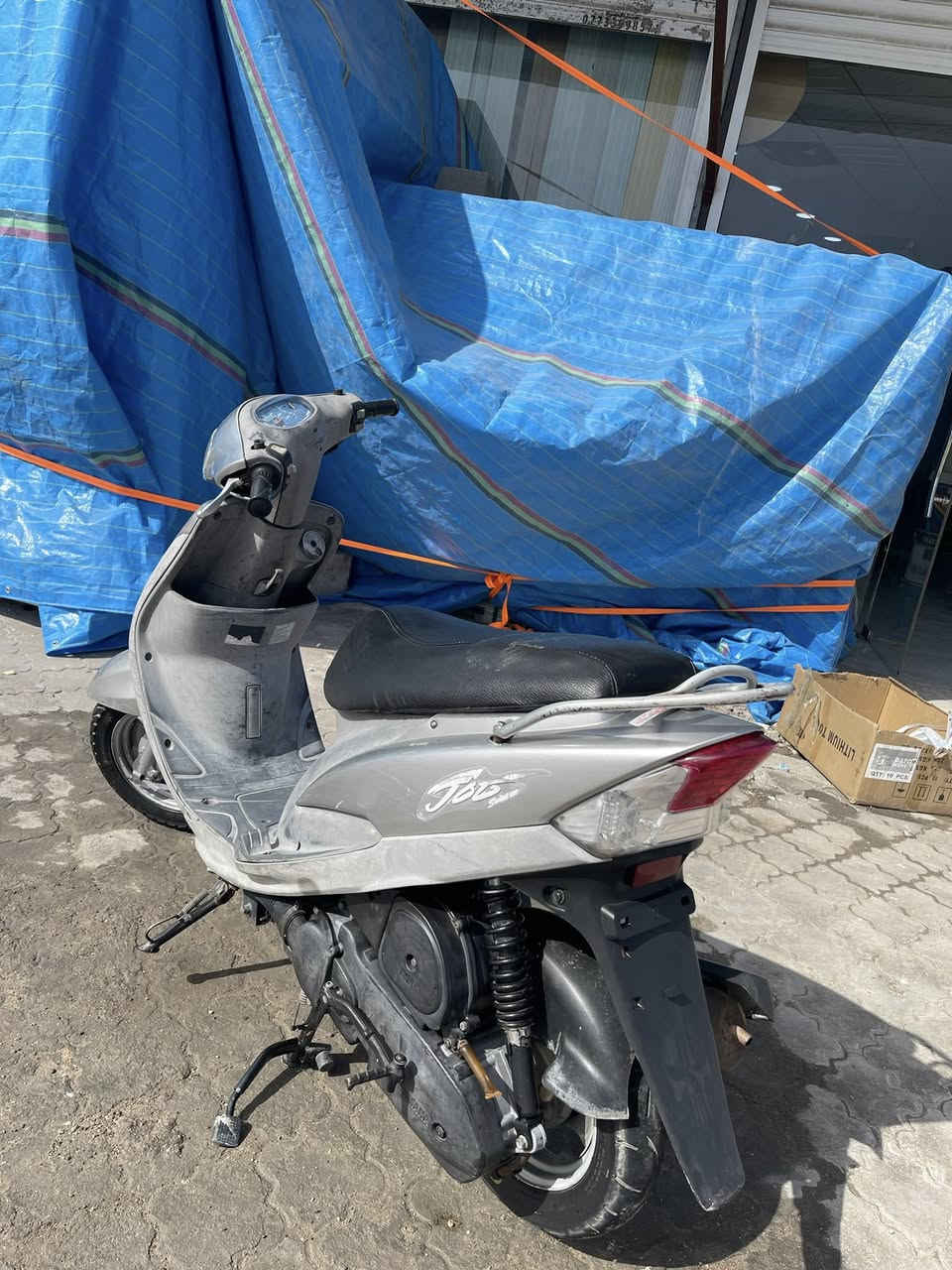 السلام عليكم دراجه ماكس قجمه دراجه صارلها سبوع من نازله من الرمبه دراجه ماشالله كلها بلاد شلعه معدل وكلشي شغال سلف هندر كهربائيات عينه لايت مصطاب ودراجه كلها ختم واحد ويا لمكينه دراجه نضيفه مال جناي مكان البصره  ***********
