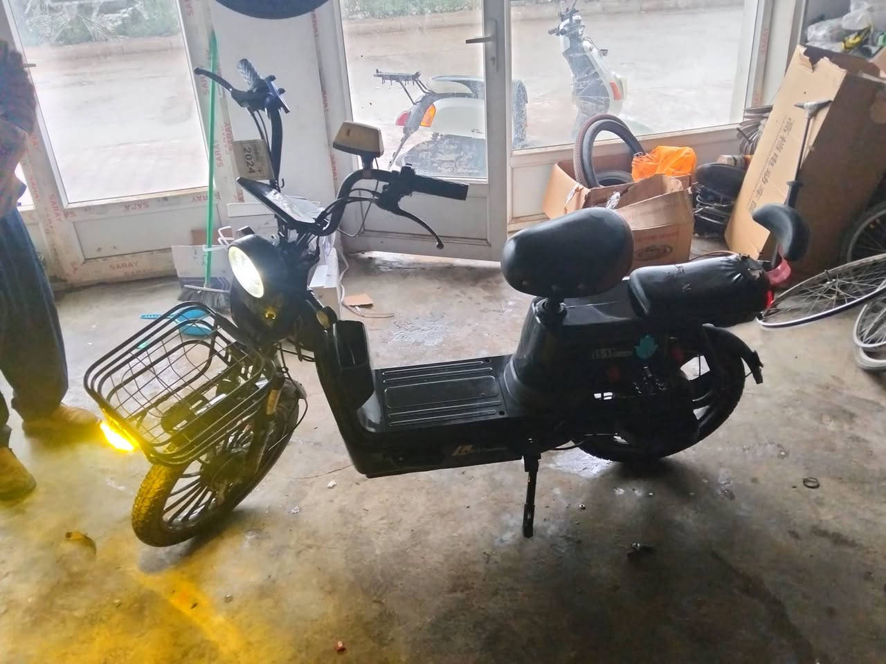 السلام عليكم دراجه شحن للبيع موديل 2025 سرعتها 99 بطاريات حجم 25 عدد البطاريات 5 تايرات جوبلس دبل إشارة باسكل كامل مواصفات العنوان ديالى بعقوبة تحرير قرب جامع التوبة الشراي يراسلني أو يتصل على رقم الواتس اب *********** السعر 300 وبي مجال الشراي
