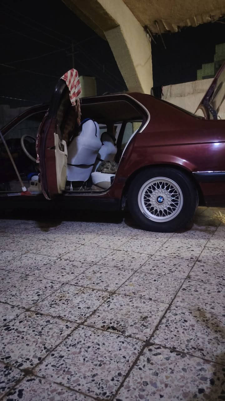 السلام عليكم للبيع موديل 92 730 اصل 8سلندر سنويه بليته سياره جاهزه خير من الله تبريد نقص غاز فقط سنويه ساقطه  معروضه ٥٥ وبيه مجال مكان سياره بابل جبله رقم *********** بالخدمه
