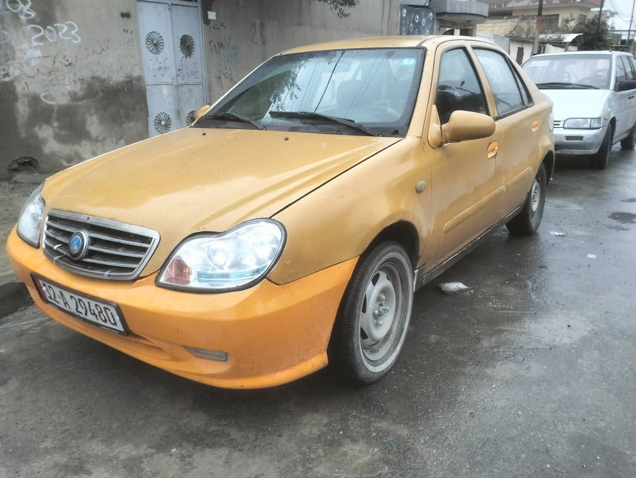 السلام عليكم سيكي للبيع موديل 9 هيئه غرامات مصفره محرك كورله قبل 20 يوم بدلتو اصل ابيض لونها سنويه تنتهي 2030 هزه جديده كاربون بانزين بيها جام امامي جديد شاشه السياره يعوزها طخم امامي وصبغ السعر 36 وبيها مجال رقم نينوى مكاني ايمن ***********
