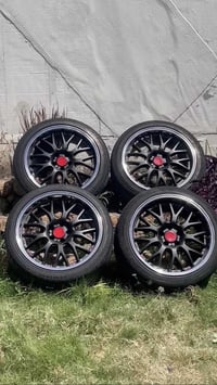 سڵاوی خوای گەورە لە هەموو لایەک ئەم تایە و ویلە سپۆڕتانەم هەیە بۆ گۆڕی...