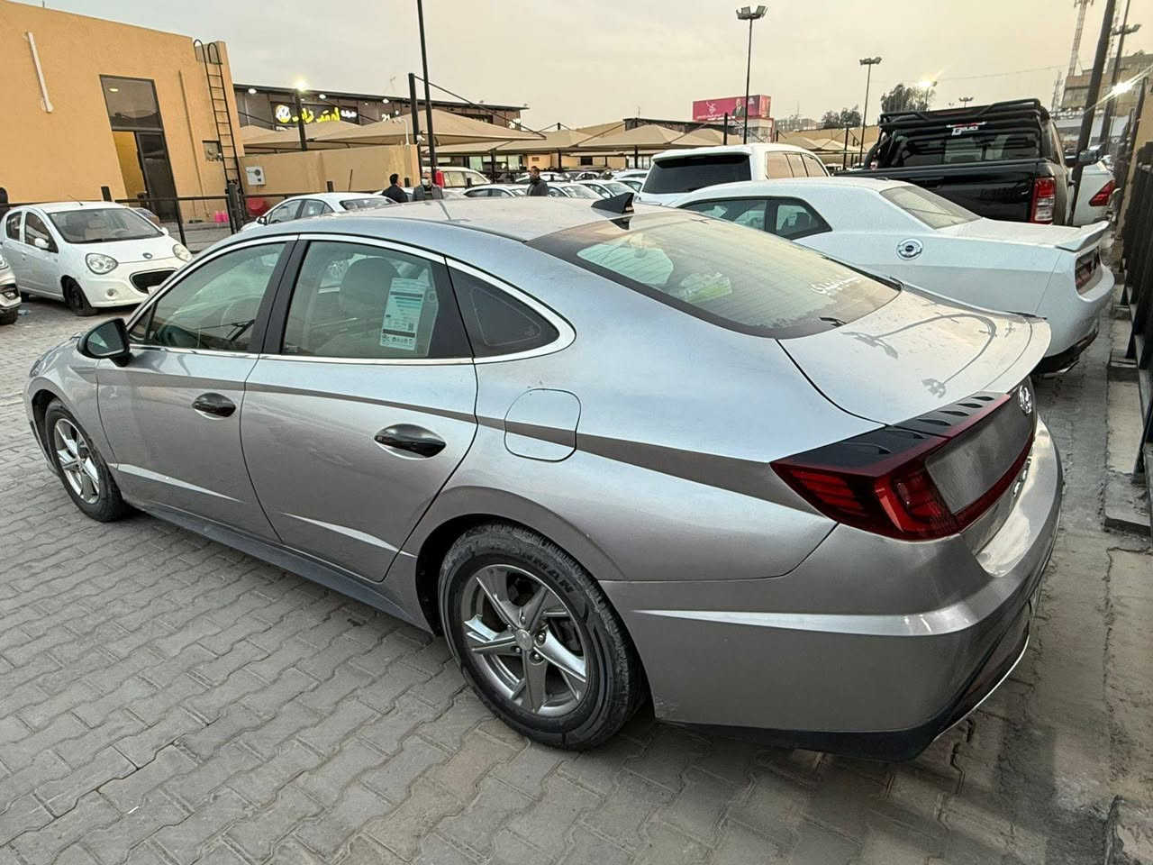 سوناتا موديل 2021 امريكي
حادث جاملغ امامي وخلفي جهة السايق وشوية بارد بالجنطة 
ماشية ٨٧ الف ميل 
محرك ٢٥٠٠ اربعة سليندر 
مواصفات عادية فقط شاشة وكاميرا
سنوية ٢٠٢٨
مكان السيارة كربلاء
رقم صاحب سيارة ***********
