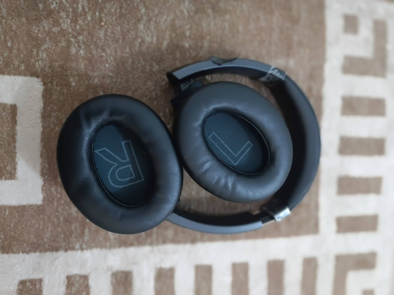 سلام عليكم 
سماعه
Soundcore Q20
نظافه 90 
السعر 45 مع توصيل
موجود توصيل كافه انحاء العراق


**إذا كنت صاحب هذا الإعلان وتريد حذفه لأي سبب، رجاءا أرسل رسالة إلى الدعم الفني**