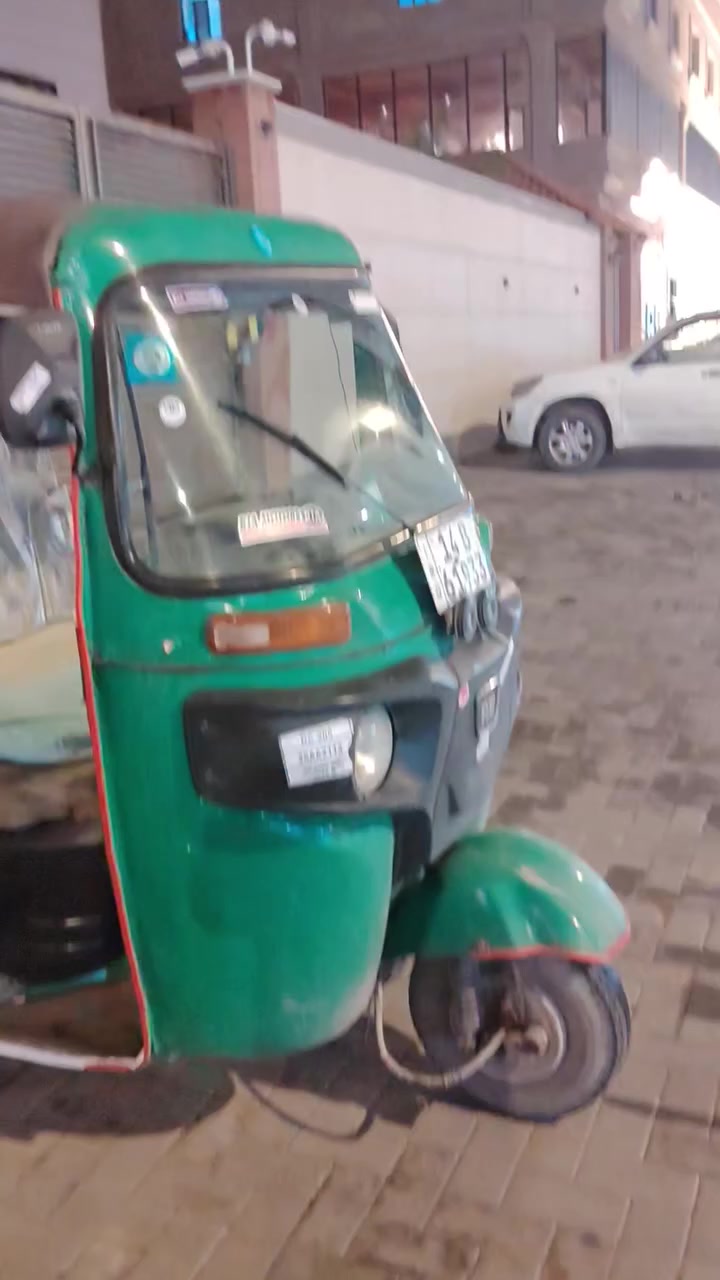 السلام عليكم تكتك موديل 21 رقم وسنوية رقم انكليزي للبيع السعر 7  اوبيهة مجال للاستفسار راسلني عل واتساب *********** عنواني البصرة العشار
