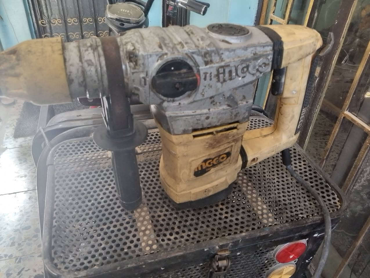 السلام عليكم درين همر نوع انجكو الحجم الكبير 1800واط تكسي ودوران للبيع عالفحص بلادي حلة الثورة شارع المجلس ***********
