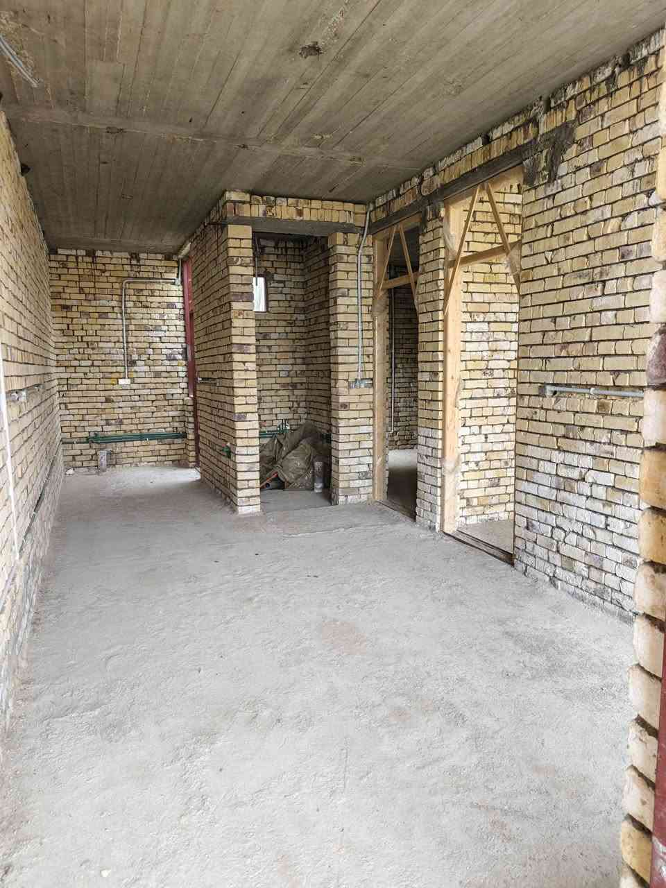 هيكل للبيع الكوت الجديده شارع اليوده مقابله سياج المجمع مساحة الأرض 175م 7×25 مساحة البناء 80 م مربع البناء أستقبال 5.25×3.20
 غرفه نوم 4.50×3.20 
هول 5×3 مفتوح ع مطبخ حار 2×3 
صحيات 1.50×2.50 ومنور 
ملاحظه مأسس ماء و بواري كهرباء 
السعر 26 مجال قليل للأستفسار ***********
