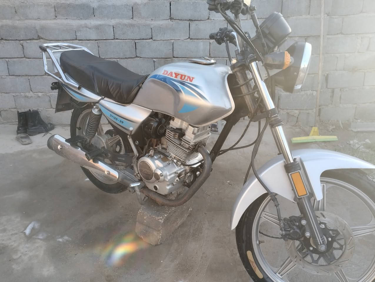 السلام عليكم دراجه دايون عضم موديل 22اوراق ستنساخ دراجه جاهزه ماناقصه شي سعرهه 650مكان ابو غرق يم المعهد ***********
