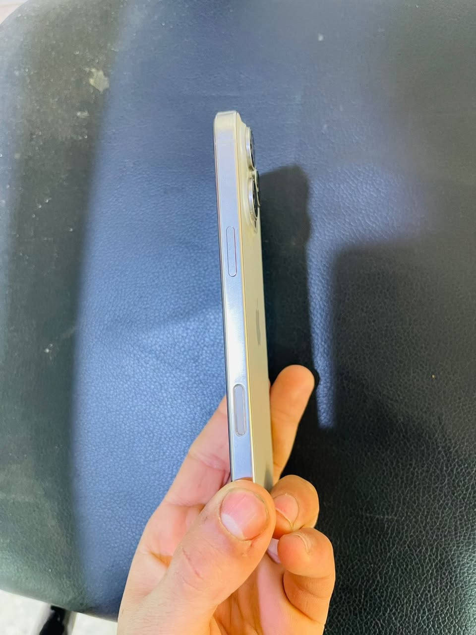 السلام عليكم عندي ايفون 16برو ماكس  ذاكره 256 الجهازنضيف كلش الشراي يتصل *********** مكاني نجف
