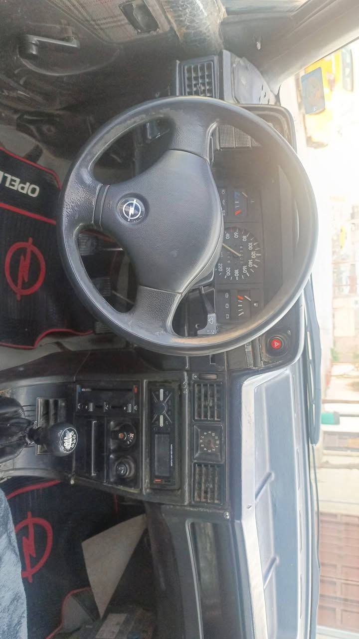 سلام عليكم اخوان عندي اوبل كاديت ستيشن موديل 1991 محرك 16 قايش عريض . محرك لا صرف لا بخار بطارية جديد . 4 اطارات جديد  شديت كابريتر جديد .ویل كروم. سنوية للغاية 2029 شهر 12 .كابون بنزين موجود سعر 27 بيها مجال قليل\ عنوان كركوك /   *********** / ***********
