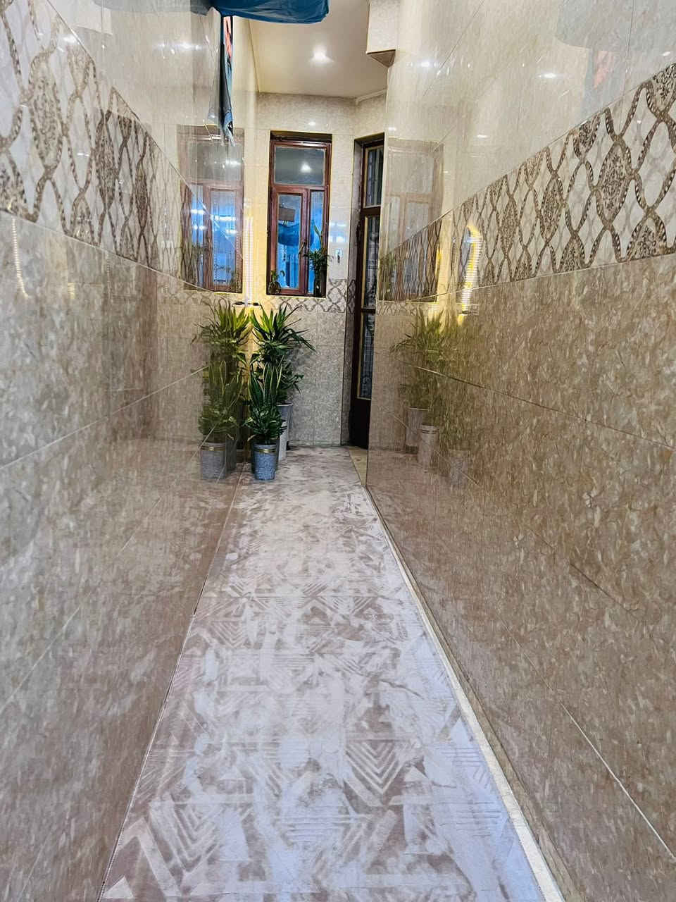 ١٠٠ متر للبيـع ٥ الوجه ونزال ٢٠
بناء ٢٠١٧ بناء درجة اولى 

ط١: استقبال ومطبخ وغرفه نوم وصاله وخدمات مدخلين

ط٢ : غرفتين نوم مع خدمات وصاله 

العنوان 📍 الطاقة فرع مطعم ساندريلا 

للاستفسار *********** 

مكتب ابراهيم السراجي للعقار
