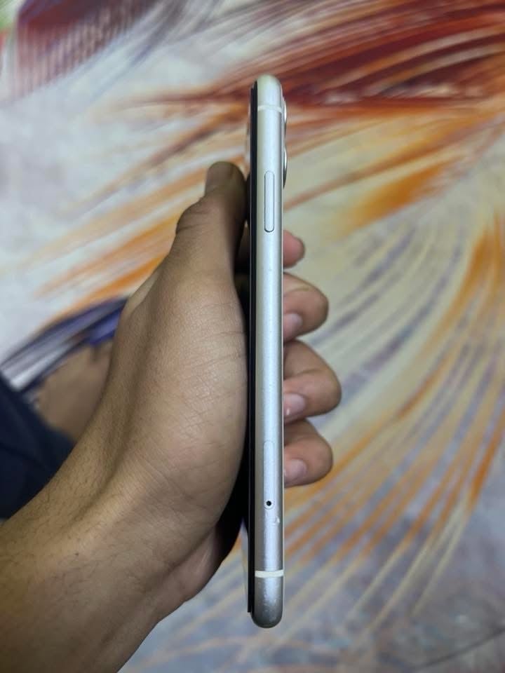 ايفون 11 نضيف مامفتوح ولامبدل بي شي شرط ذاكره 128 بطاريه 96 أمريكي فيس ايدي شغال كلشي شغال مابي نقص سعره 230 وبي مجال حك الجيه