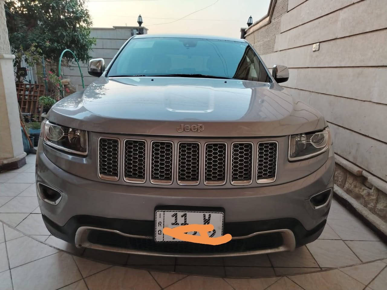 السلام عليكم ورحمة الله وبركاته 
للبيع جيب شيروكي فئة لاريدو موديل2014 
وارد امريكي ضرر بسيط جداً 
جاملغ وباب امامي عكس السائق السعر 18.500الف دولار وبيها مجال
المواصفات
بصمه ابواب
بصمه تشغيل
كشنات جلد
تشغيل عن بعد
مكان السياره
بغداد/ الكرخ
رقم الهاتف ***********
