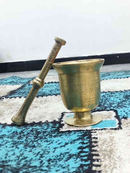 هون للبيع ارتفاع 14 سانتيم قطعه قديمه جداً للاستفسار خاص او واتس اب ***********
