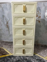 خزائن • للبيع • قابل للتفاوض