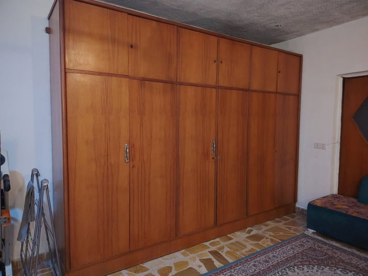 كنتور ٦ أبواب  ملحق خارجي تكمة داخل خارج صاج معاكسة ٥ ملم الظهر جرجوبة انجين قبغ وفرش بلوك بورد للبيع سعره ٥٠٠ بيع مستعجل بي مجال بسيط  ‭٠٧٧٠ ٥٨٥ ٧٠٩٠‬
