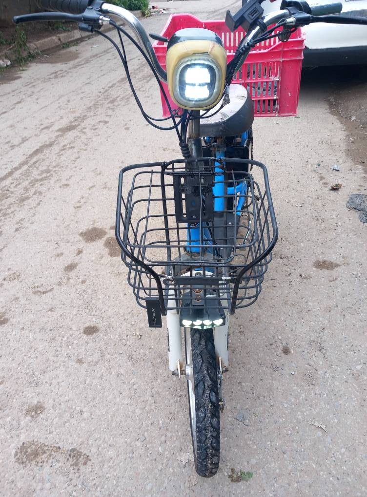 دراجه شحن نظيفه شغالة تأخذها علا فحص موديل ٢١ بعقوبه المفرق السعر ١٥٠  هاتف *********** بعقوبة, ديالى
