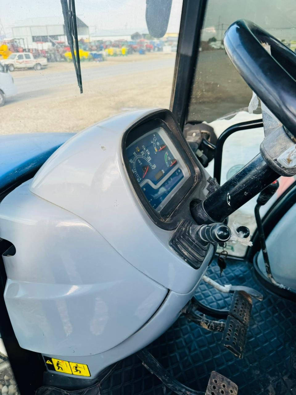 نيهولند موديل 2011 حجم95 مكينه كفاله عامه ع وضع الشركه فول عادي بك صفحه مكينه جاهزه سنويه ورقم اربيل ***********مكان واسط
