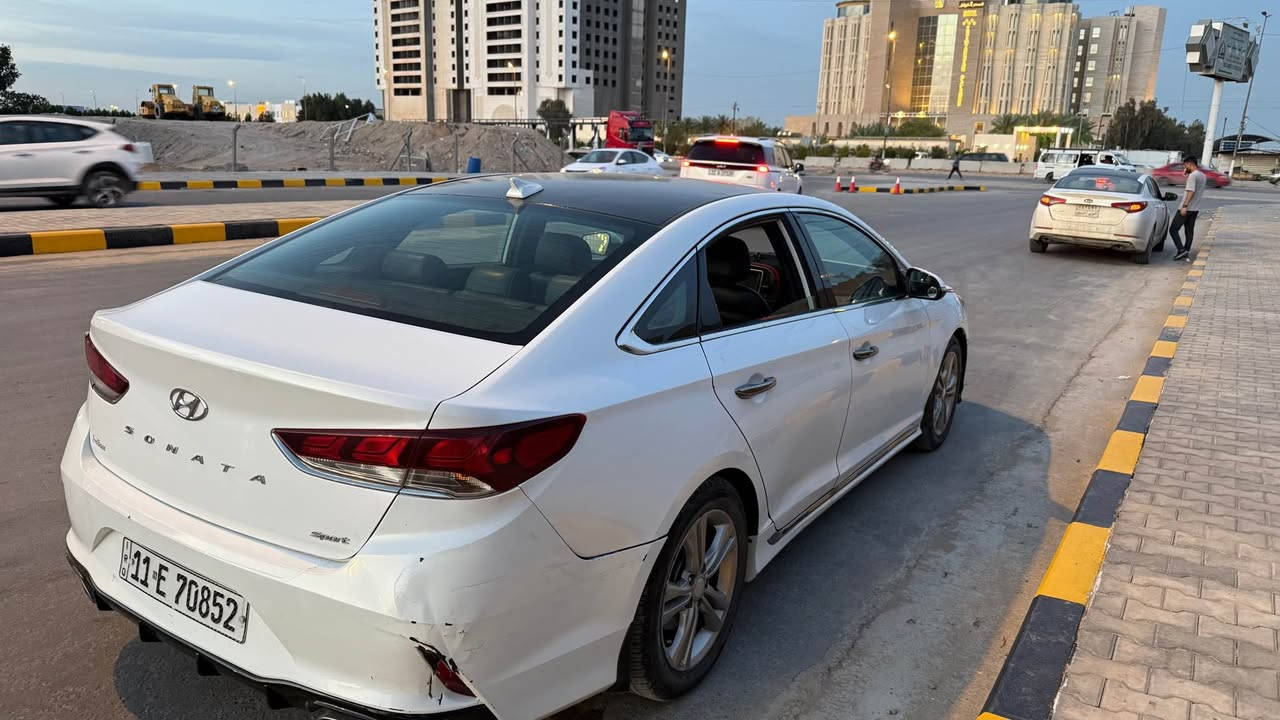 سلام عليكم 
سوناتا 2019 سبور
رقم بغداد بأسمي
محرك 2400gdi
ماشية 90 الف ميل 
رادارات+كامرة
كشنات جلد غرفتها جديدة
كير شفتات بالستيرن 
كار بلي 
فتحة 
هواي مواصفات بيها
سونارها بالصور حادث امريكا بالصور طخه زغيرة بالدعامية
سلبياتها المعروف بمحركات gdi ينقص دهن هذي السيارة كل 1000 كيلو تنقص لتر 
الشي الثاني بيها تكشير قمارك وبنيد تقريبا شبر منزل صورهم واني غلفتهم فابلون حته لتخرب السيارة،بس ذني الشغلتين بيها 
والباقي مناقصهاذ كلوب ومابيها اي خلل 
السعر 125 ورقة وبيها مجال بعد متجي وتشوفها وتقنع بكلشي 
ترهم مراوس حسب القناعة
رقم تليفوني
*********** بغداد, العراق
